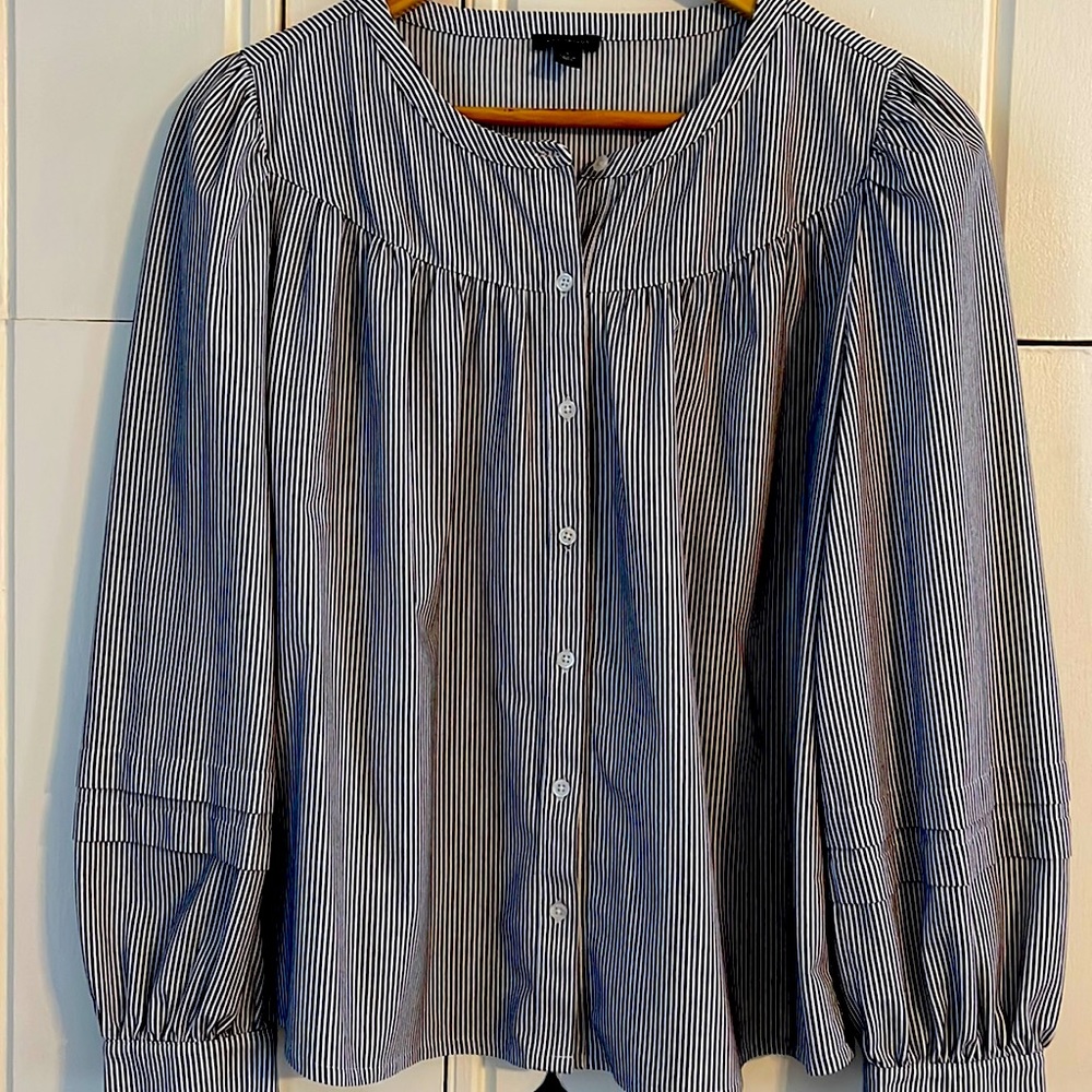 Ann Taylor black and white button down